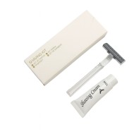 Σετ ξυρίσματος σε κουτί από ανάγλυφο χαρτόνι